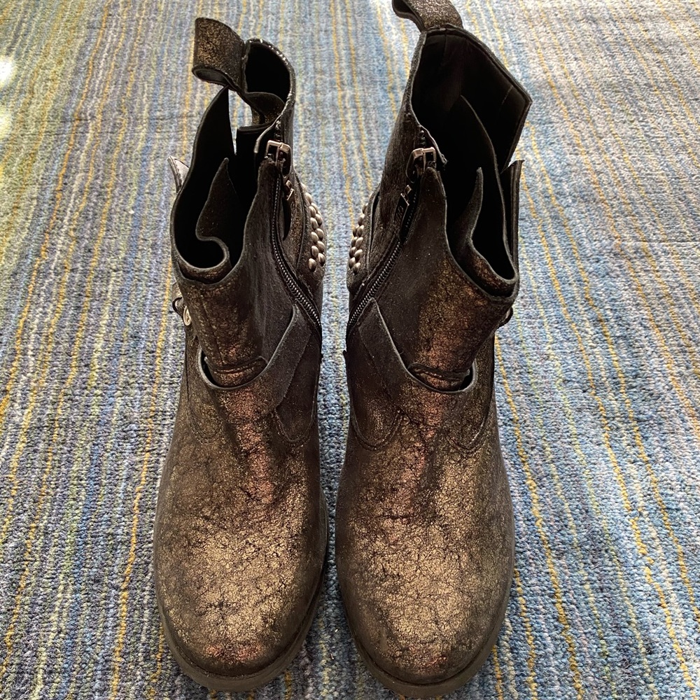 Guess Metallic Booties - Picture 2 of 6
